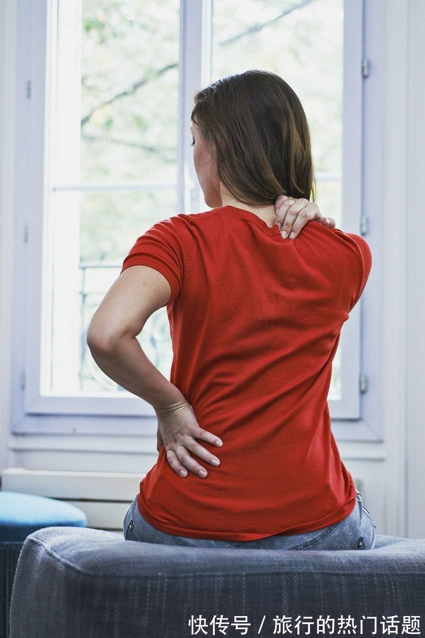腰间盘突出|腰疼难忍,因为腰间盘突出?教你一招轻松缓解腰疼