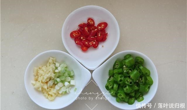 《中餐厅》张亮做的这道菜,随手一炒真是香,比鱼香肉丝还下饭