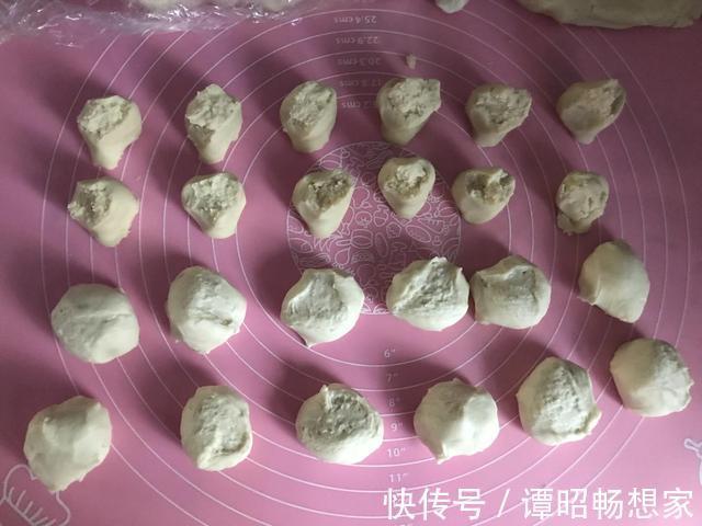 中式点心白皮酥做法，猪油和面静置半小时，成品香酥还不腻