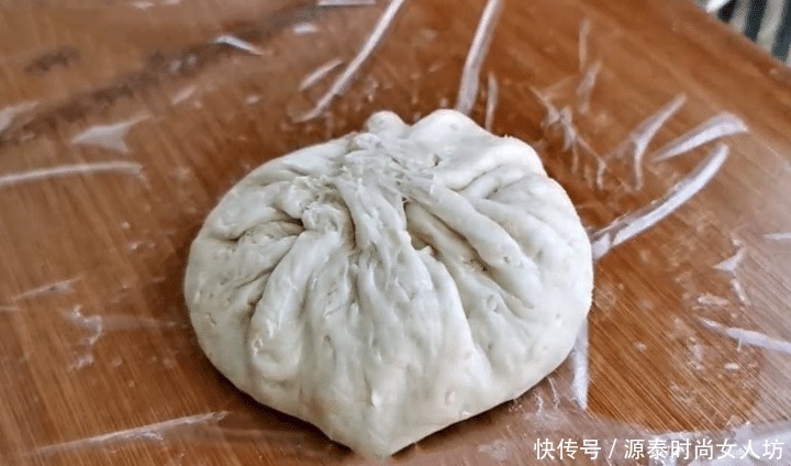  做馅饼时，别再和面了，试试此做法，外酥里嫩，比买的还好吃