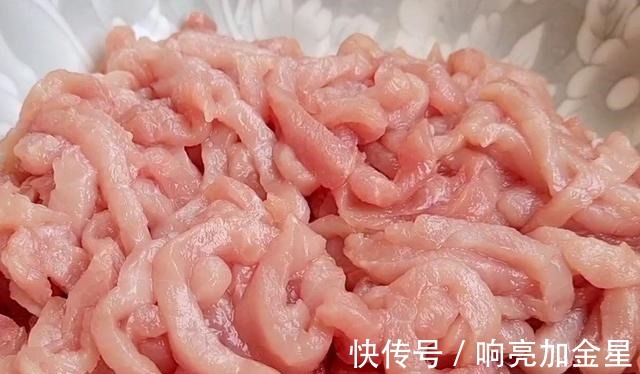 肉丝怎么炒才能“不塞牙”巧用4步3窍门,吃肉像吃豆腐一样嫩滑!