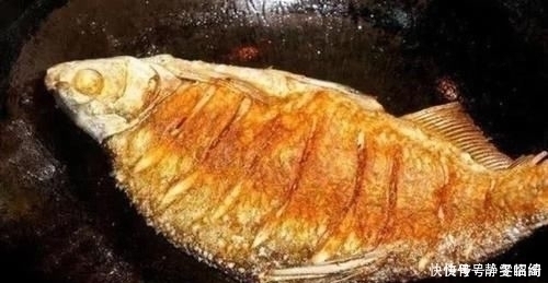 煎鱼时只需放点“它”鱼肉不粘锅不破皮，30年大厨的经验分享