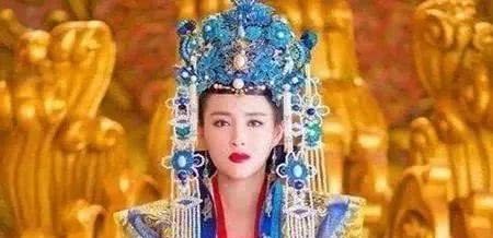 皇帝|太后临终前一直拉扯身上衣服，皇帝突然醒悟，立即命人脱了下来