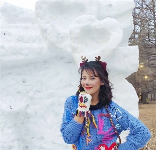 弧度 女人过了35岁,剪短发减龄还不够,烫这几款发型更显优雅年轻