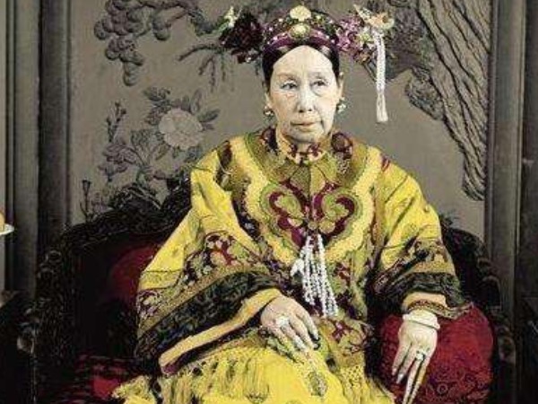 外孙女|慈禧五世外孙女照片曝光,百年之后又见“慈禧”,长得一模一样