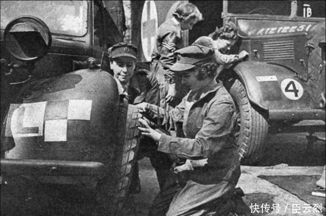 英国女王|曝珍贵图片,没有想到,英国女王伊丽莎白二世曾是一名救护车司机