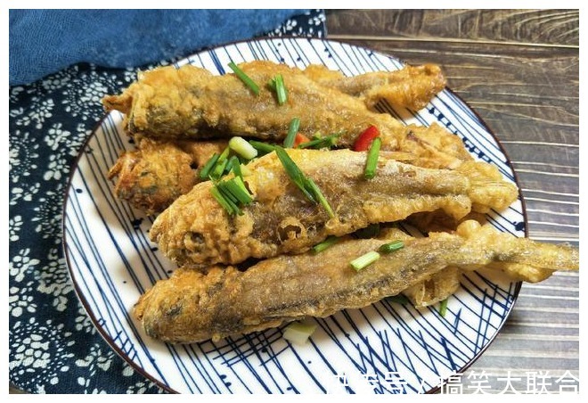 淀粉|干炸小黄鱼,裹面粉糊就硬了,教你1个小技巧,出锅酥到掉渣
