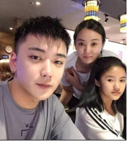 她是个“幸运”女孩,一到假期《变形记》中的哥哥就来接她度假