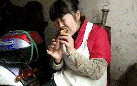 |搞笑GIF:妹子,养你有点害怕,虽然成本不算太高