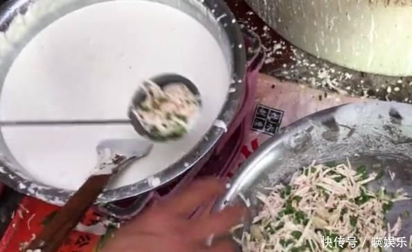 72岁老奶奶菜场门口摆摊卖“它”10元6个我一次买了30个