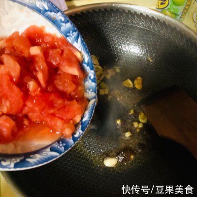 用这个技巧做满足你的胃—酸汁土豆片，味道好吃极了