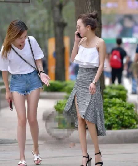 穿搭|街拍美女:右边和左边,你选哪一个小姐姐?