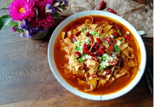 豆皮和白菜的完美搭配,虽然是素菜,吃起来比肉菜还香,百吃不腻