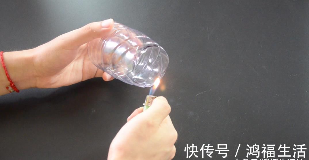 烦恼|擀面杖上套一个塑料瓶, 放在厨房太实用了, 解决了很多人的烦恼