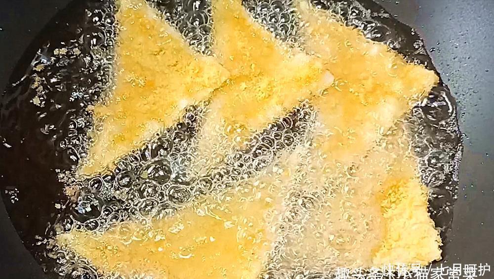 几张馄饨皮2根香蕉，做一盘“香蕉派”，成本也就几元钱，特划算