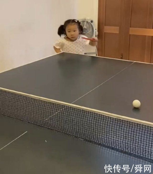 幼儿园|幼儿园5岁乒乓女孩火了，网友:幼儿园“小魔王”申请出战