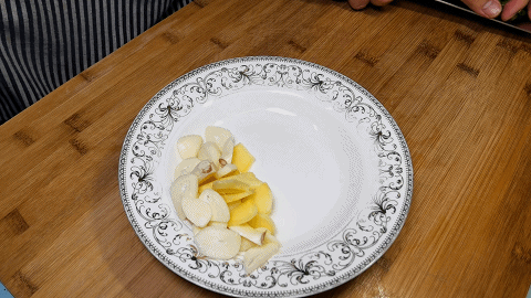 豆腐加鸡蛋百吃不厌的做法，外焦里嫩更入味，米饭都要多吃两碗