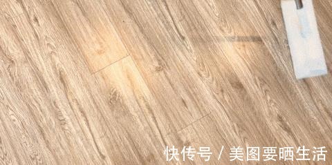 地面毛絮灰尘多偷学家政一招,地板锃亮!