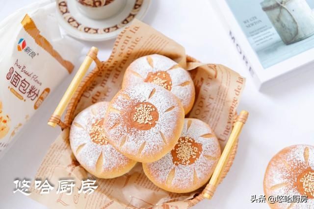 柔软香甜的紫薯奶酪面包，换个造型让人眼前一亮，做早餐真棒