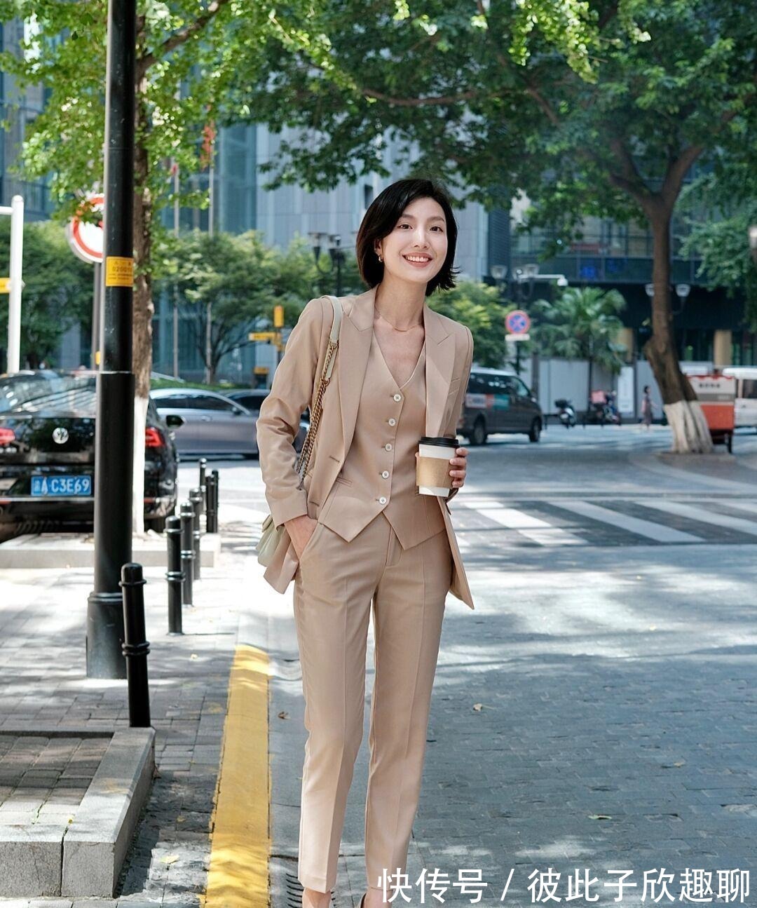 搭配|真正时髦的女人,秋天穿“西装”都借鉴这些穿搭,知性干练又温柔