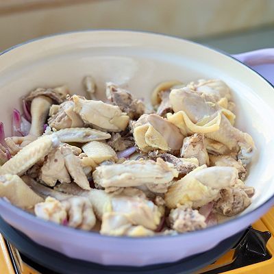 珐琅|谁说小白不能做硬菜？可乐芋头炖鸡，零难度超下饭