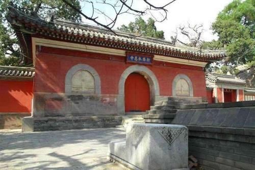 国内一座“神秘”寺庙，500年来从未开过庙门，且不接受游客香火