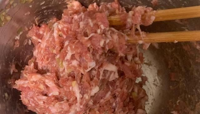 小朋友都爱吃的蛋饺,不用锅就能做,很简单,色泽金黄,又香又嫩