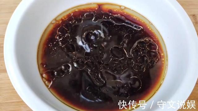 鸡肉|吃了30几年的鸡,这做法最好吃,整只鸡丢进锅里,全家人抢着吃