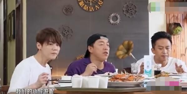 邓超陪孙俪买窗帘，建议却都被否定，邓超的热评第一从不让人失望