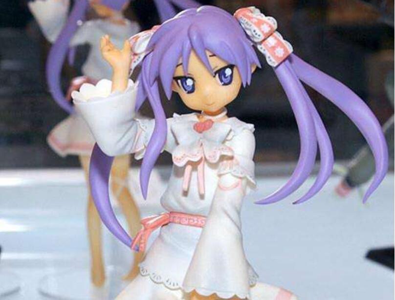 评论|小女孩摔坏百万手办,看了评论区后,宅男决定不让她赔了