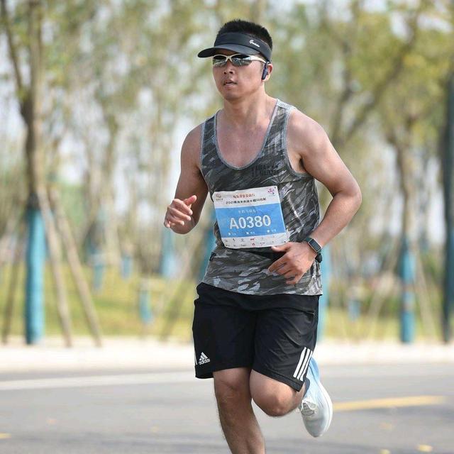 攀比|“跑步攀比”的背后,毒害了一批人……