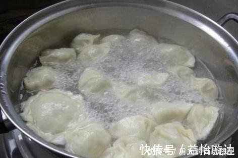 素菜|拌饺子馅时,有人放热油有人放香油,大厨都不对,不懂别乱放!