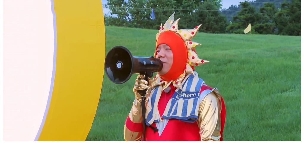 登顶|跑男导演新综艺首播引爆全网,热搜上榜140个,登顶综艺小时榜第一