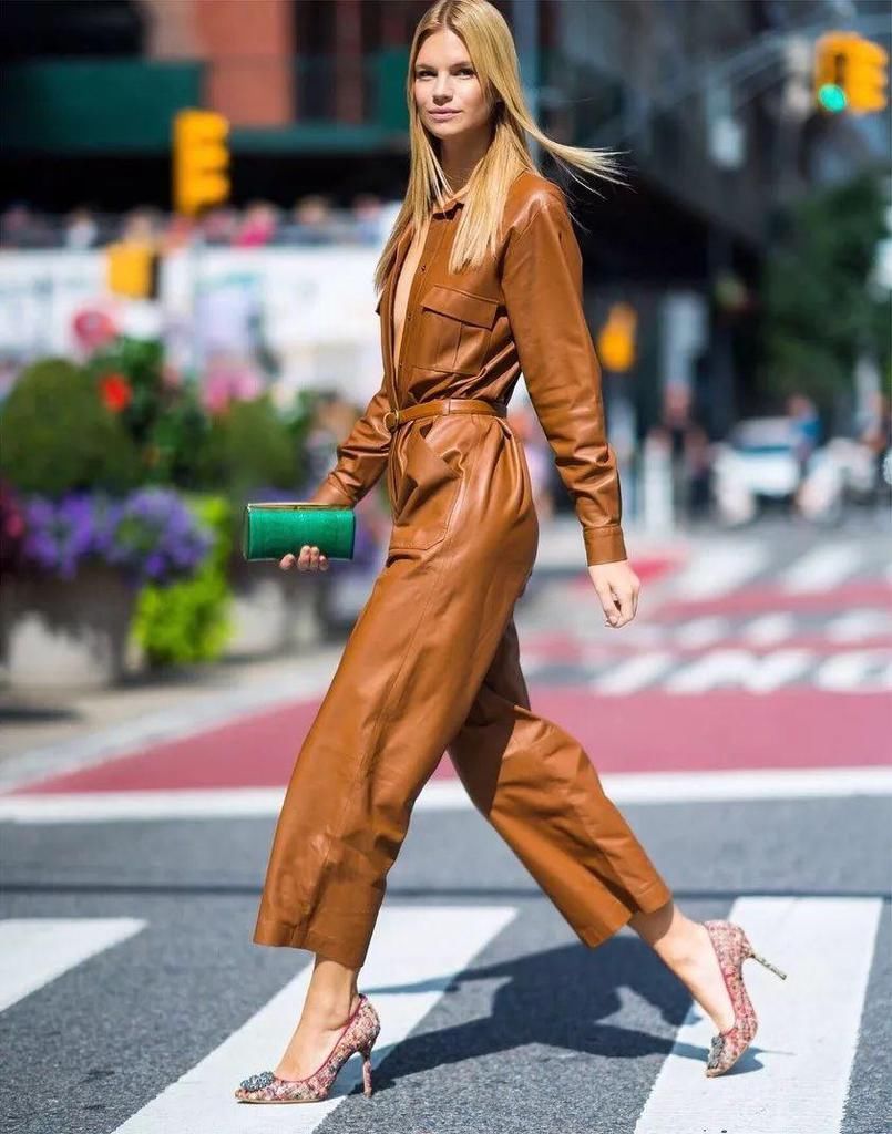  纸袋裤|别老穿阔腿裤了，今年秋冬这4条裤子最流行！