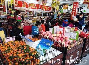 超市|五岁女孩在超市一直吃草莓,被店员制止之后,孩子口出狂言