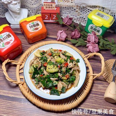 酱香|#一勺葱伴侣，成就招牌美味#酱香口味的香辣低脂凉拌手撕鸡