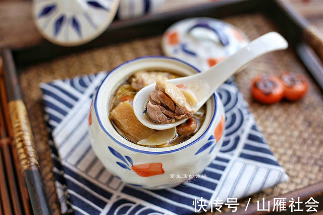 米酒|炖鸡汤时,不要直接下锅炖,多加这一步,鸡汤鲜味十足,好喝不腻