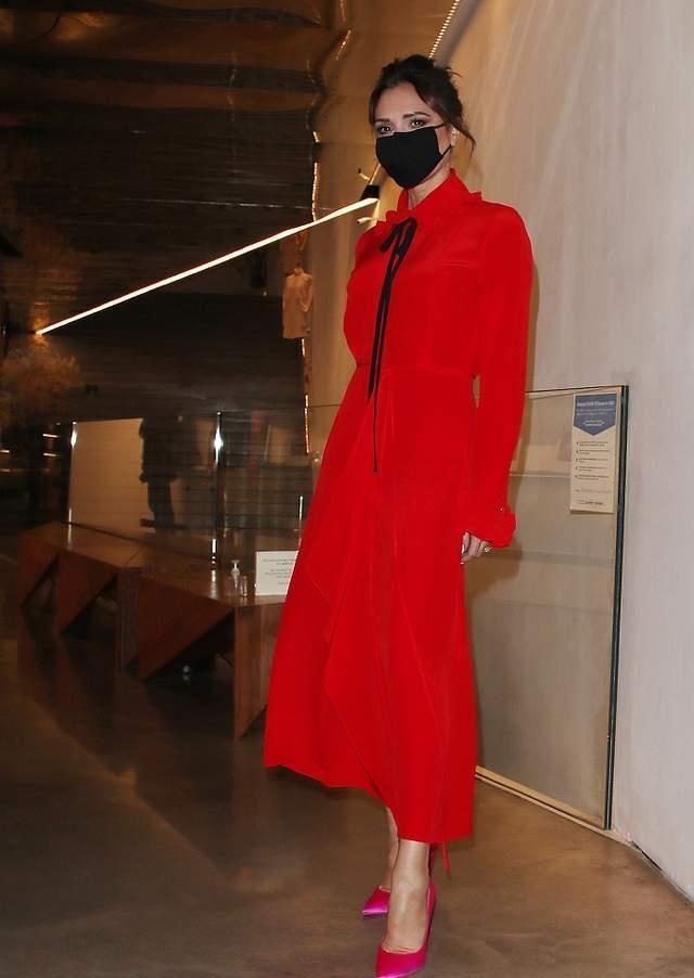 走路|颂乐写真色调简约时尚大气,贝嫂红裙精致靓丽粉色高跟走路带风