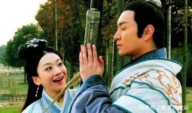 皇帝|皇后刚进宫就被太后刁难,大夏天披棉被下跪,皇帝的做法亮了