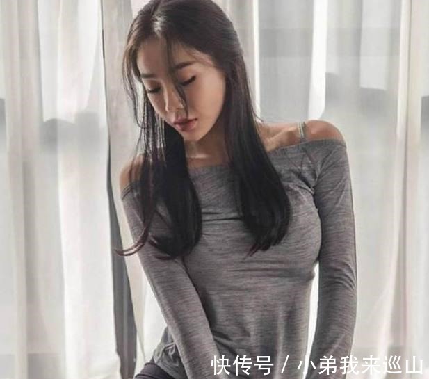 小姐姐 随性甜美的打底裤美女，秀出迷人曲线，尽显完美气质！