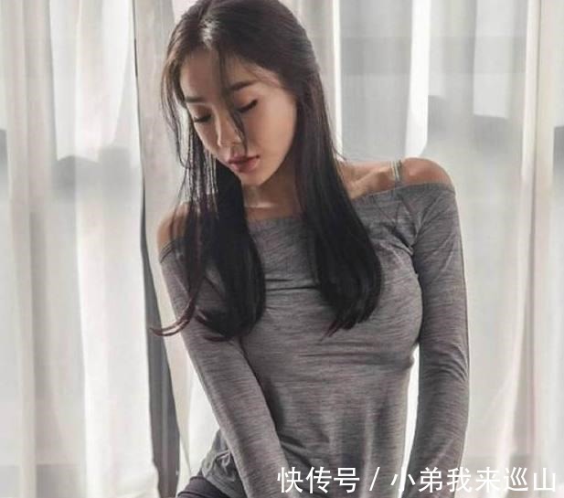 小姐姐 随性甜美的打底裤美女,秀出迷人曲线,尽显完美气质!