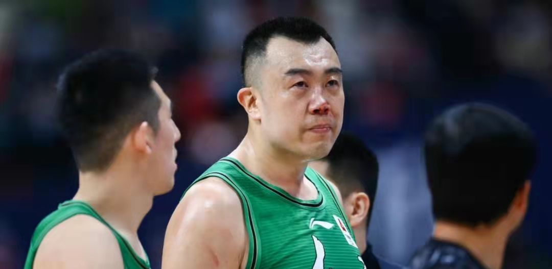 杨鸣|韩德君停赛6场,罚款200000元人民币!大韩被打出血,可以歇歇了