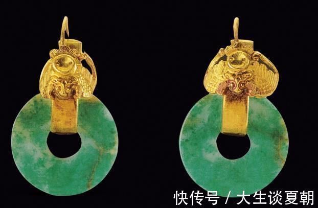 手镯 复古风再次刮起来,翡翠首饰造型富有立体感,代表国风首饰的特色