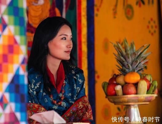 国王|不丹国王主动带娃，举动带有讨好意味，感恩王后对他不忠的宽容