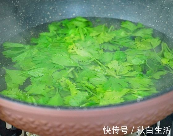 家人|玉米面窝窝头这样做，营养健康又香软美味，一上桌就被家人抢着吃