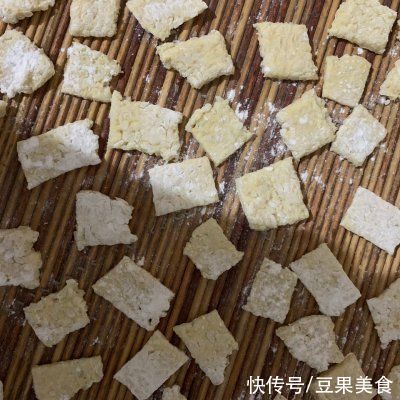 大米|香到流口水的大米锅巴，下饭神器都靠它