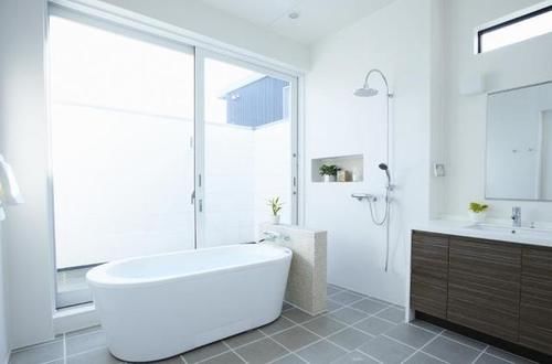 子宫内膜|女性例假期间，流出的一股血块是什么？女性朋友不妨早了解