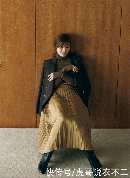 想要优雅就选“百褶裙”，长裙更显瘦，知性温柔它都有