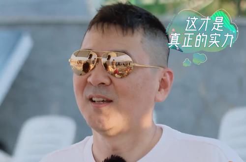 林峯|不愧是奥运冠军!周捷在沙滩秀一字马,邹凯原地后空翻