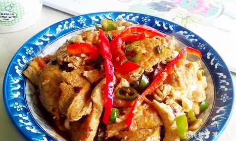 炒豆腐时,不要直接下油锅,多做这一步,香酥嫩滑,吃着比肉香!